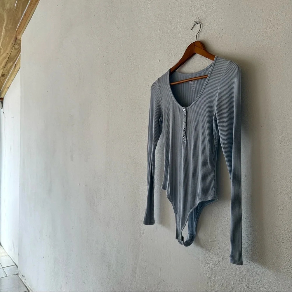 Long sleeve‎ Hollister California Ribbed Bodysuit Womens Size S Light Gray